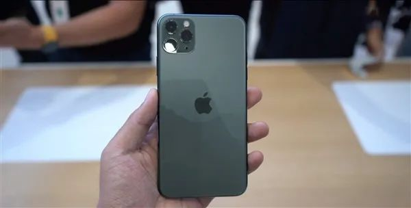 国行版 iPhone 狂降 2500 元！“琼”版iPhone