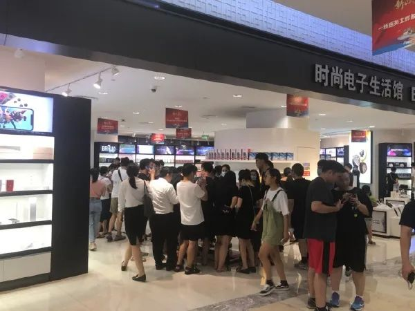 国行版 iPhone 狂降 2500 元！“琼”版iPhone